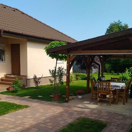 Csaba Apartman Hajdúszoboszló Exterior foto